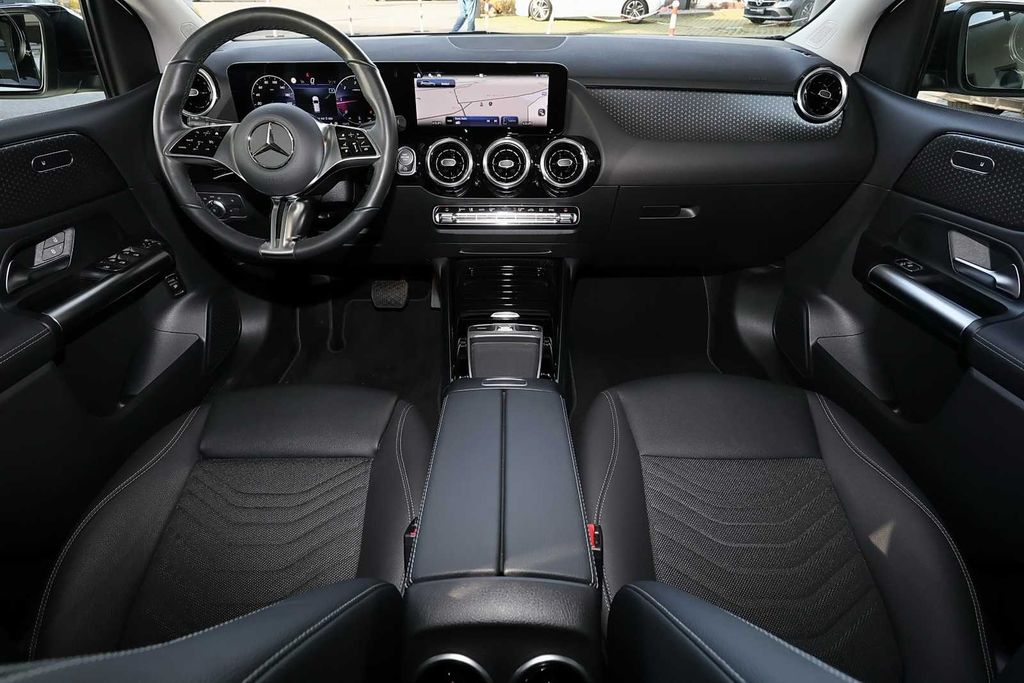 Mercedes-Benz B 220 2024