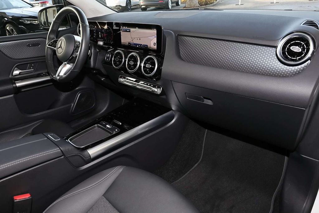 Mercedes-Benz B 220 2024