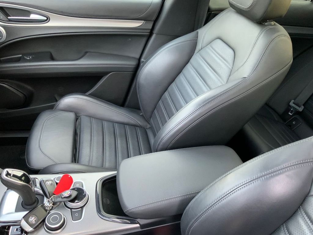 Alfa Romeo Stelvio 2023