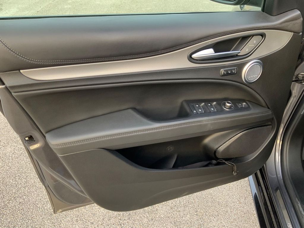 Alfa Romeo Stelvio 2023