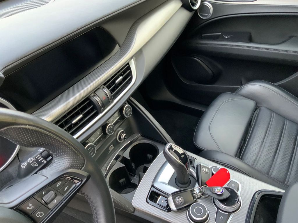 Alfa Romeo Stelvio 2023