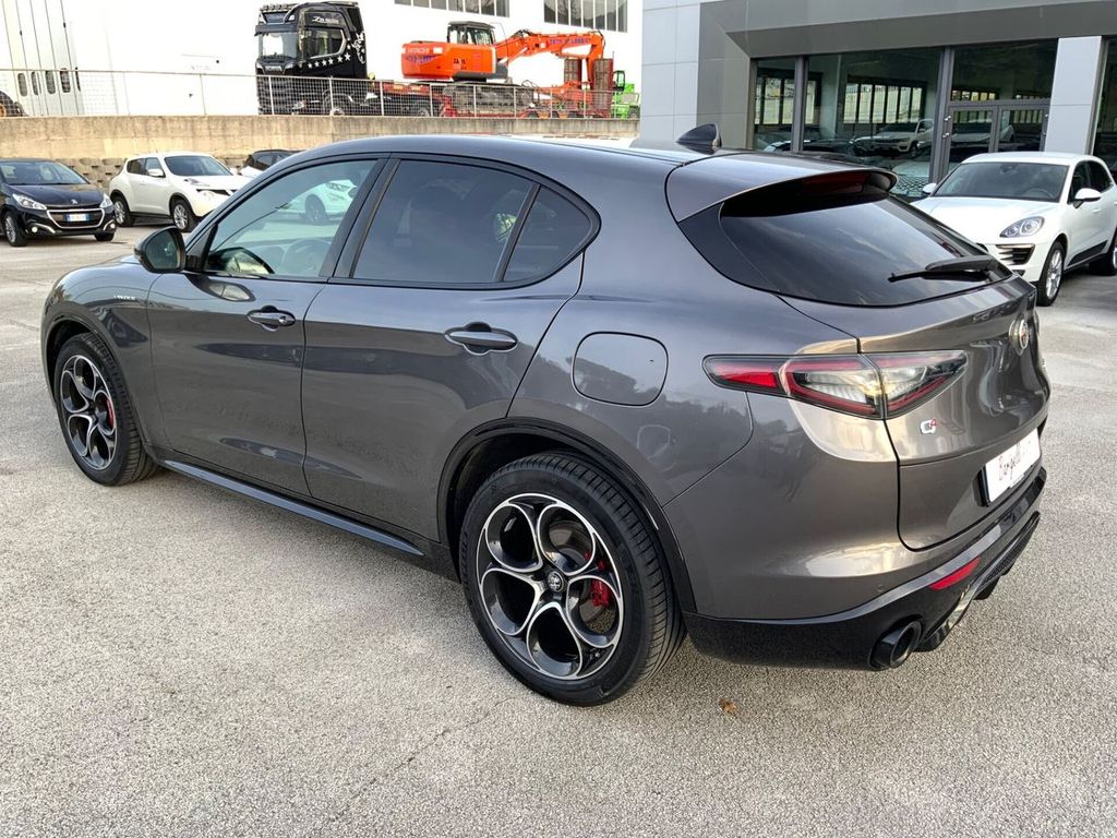 Alfa Romeo Stelvio 2023