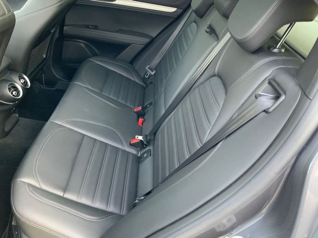 Alfa Romeo Stelvio 2023