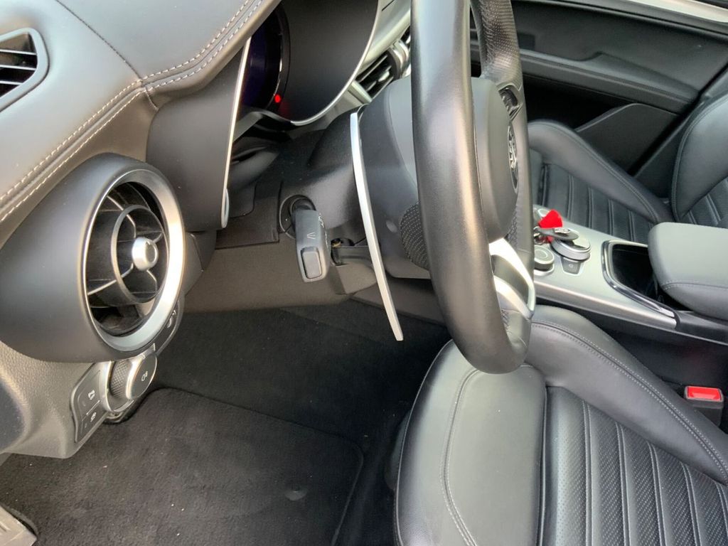 Alfa Romeo Stelvio 2023