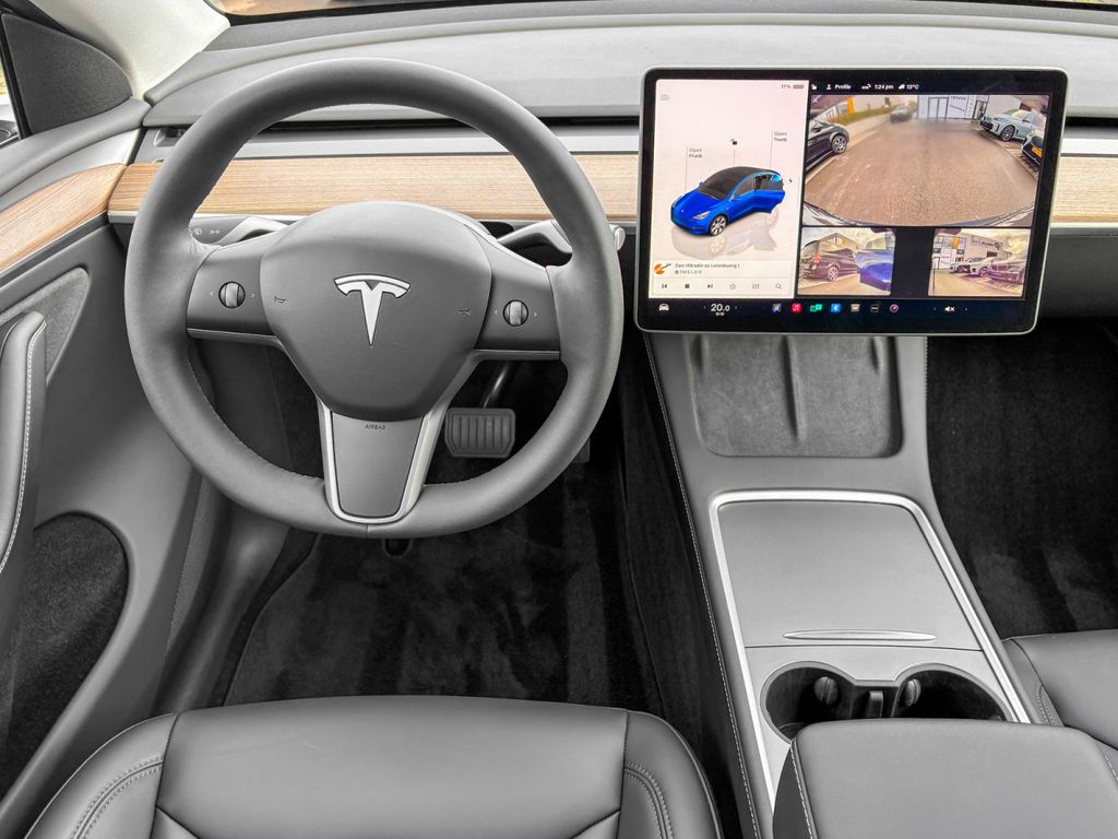 Tesla Model Y 2024