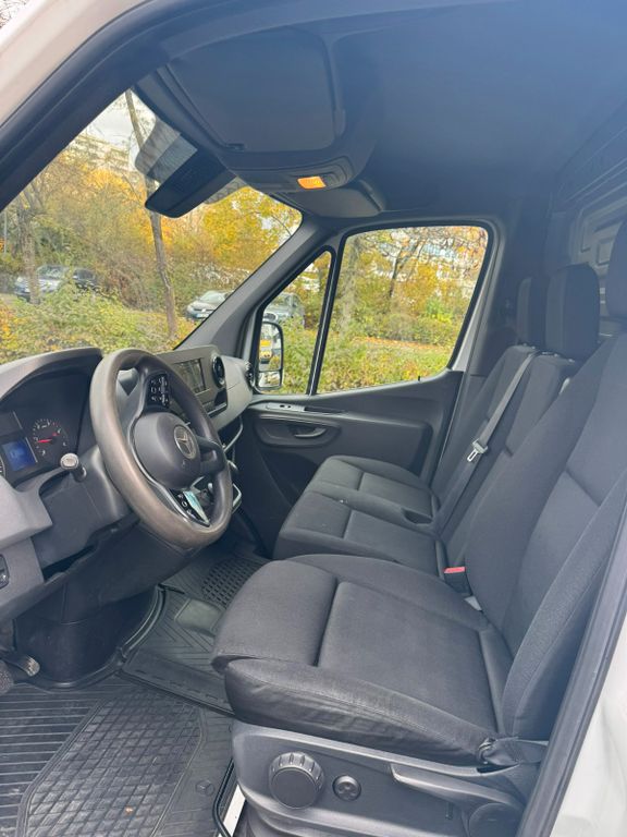 Mercedes-Benz Sprinter 2025