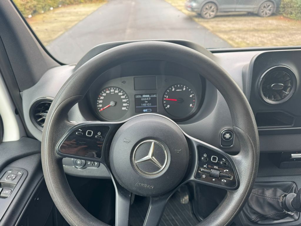 Mercedes-Benz Sprinter 2025