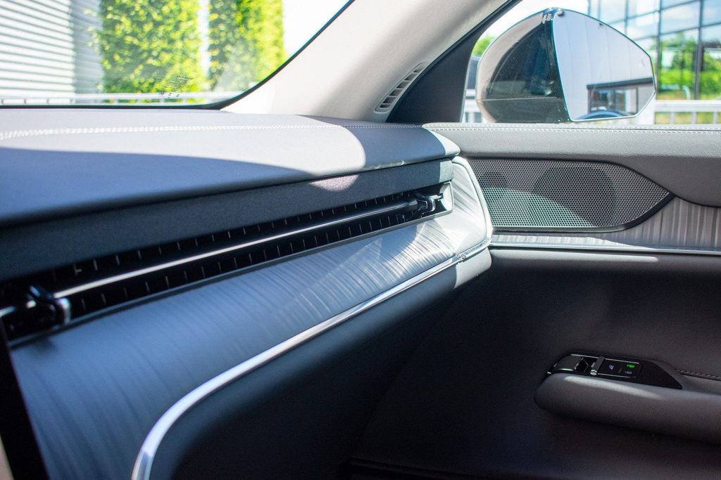 Volvo EX90 2025