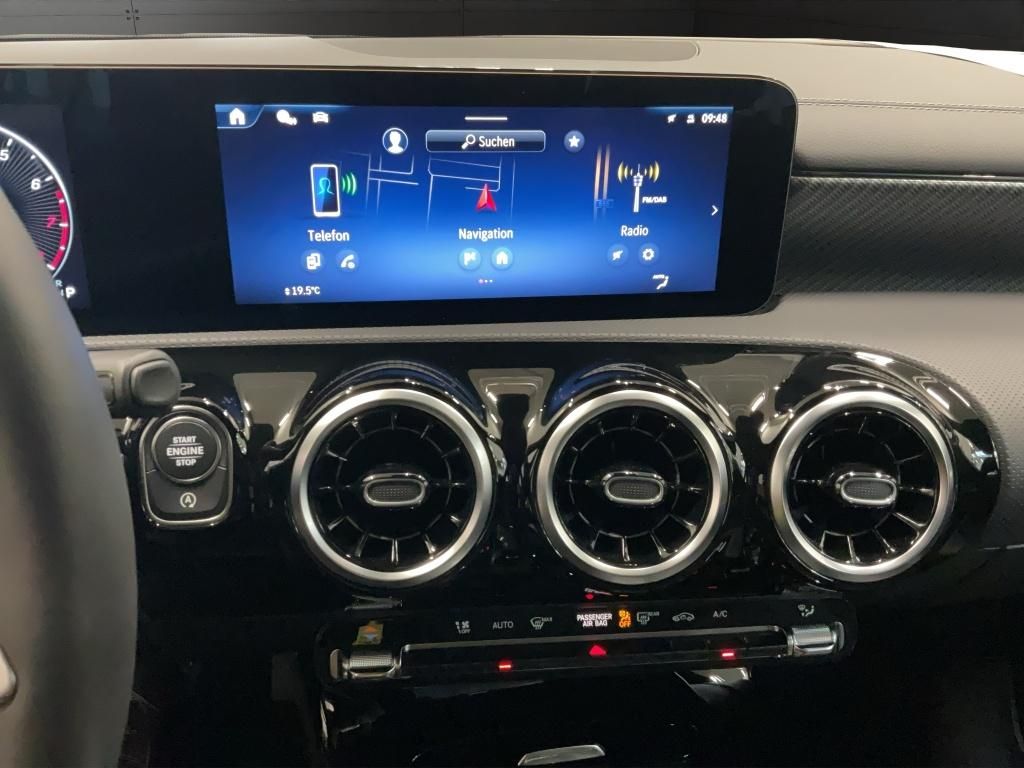 Mercedes-Benz CLA 180 2025