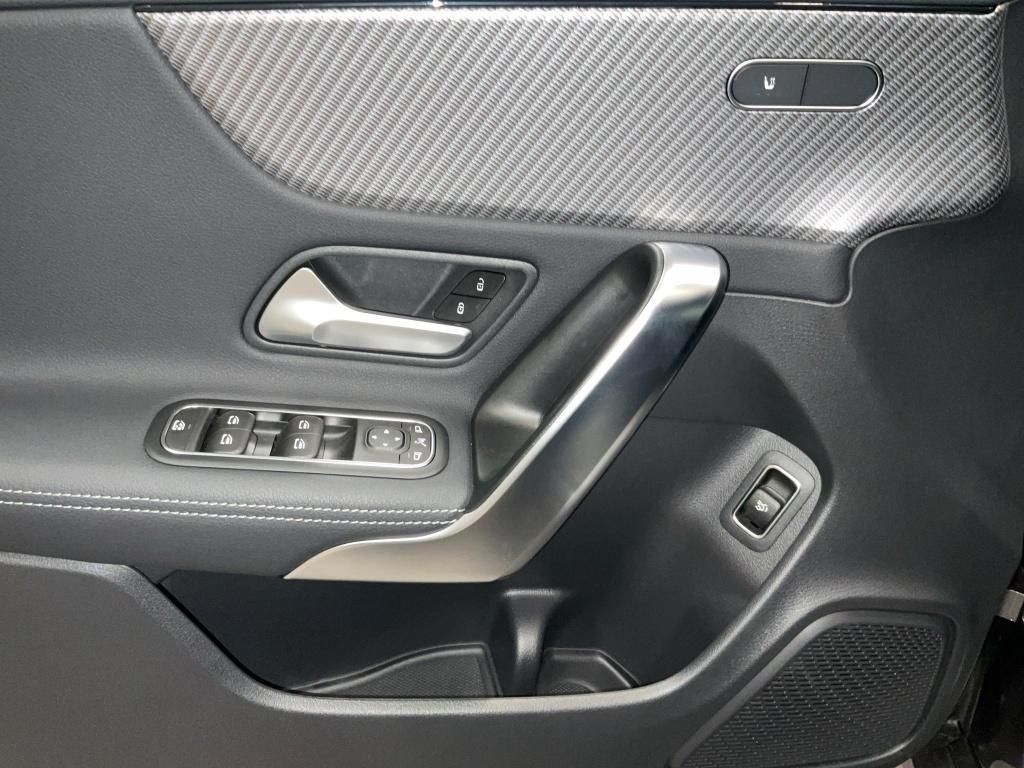 Mercedes-Benz CLA 180 2025