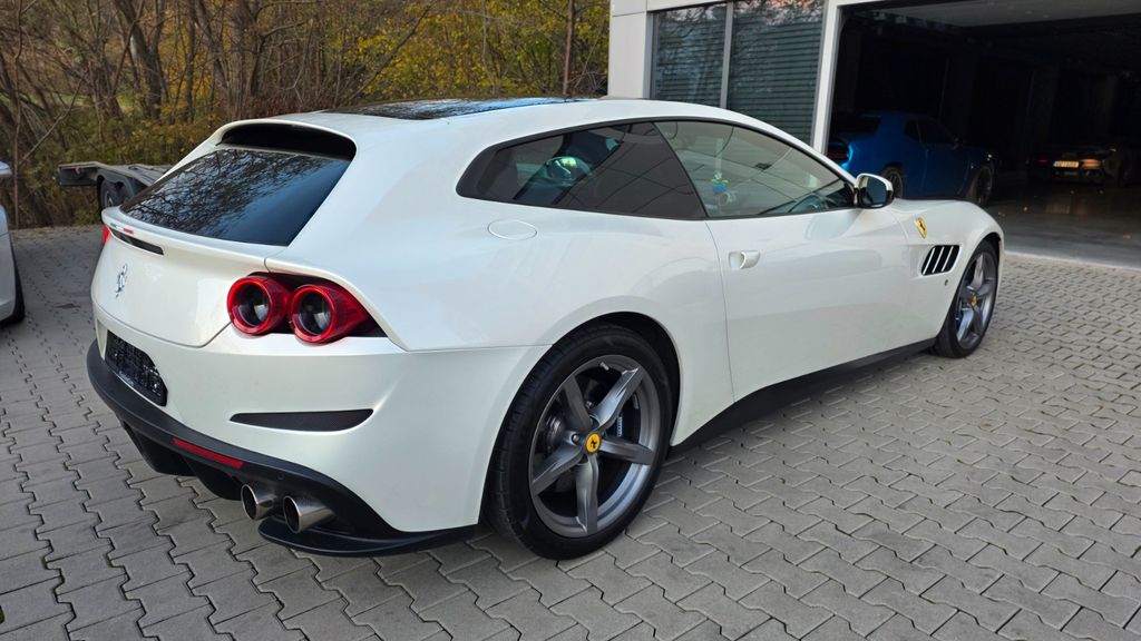 Ferrari GTC4Lusso 2016