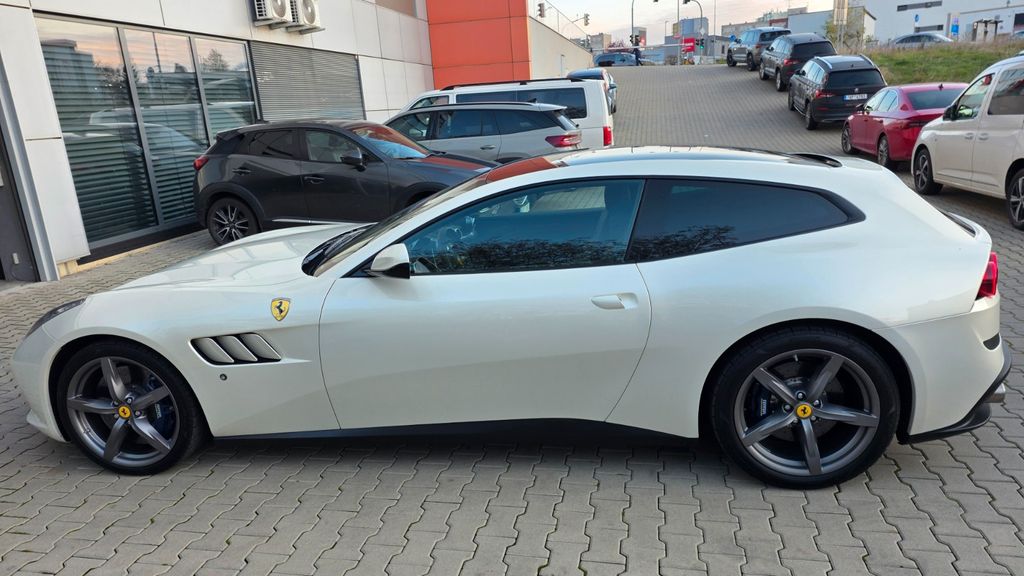 Ferrari GTC4Lusso 2016