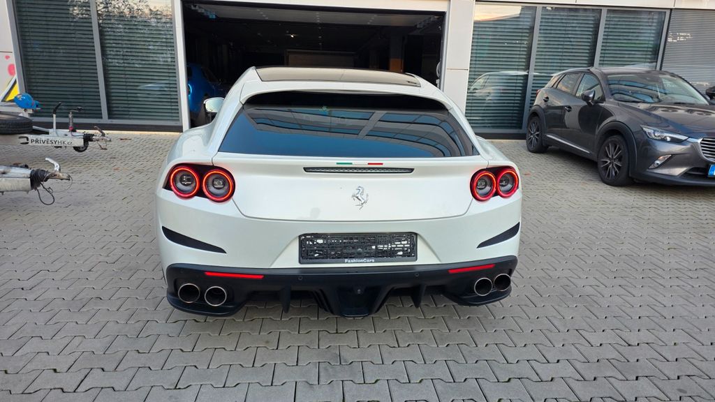 Ferrari GTC4Lusso 2016