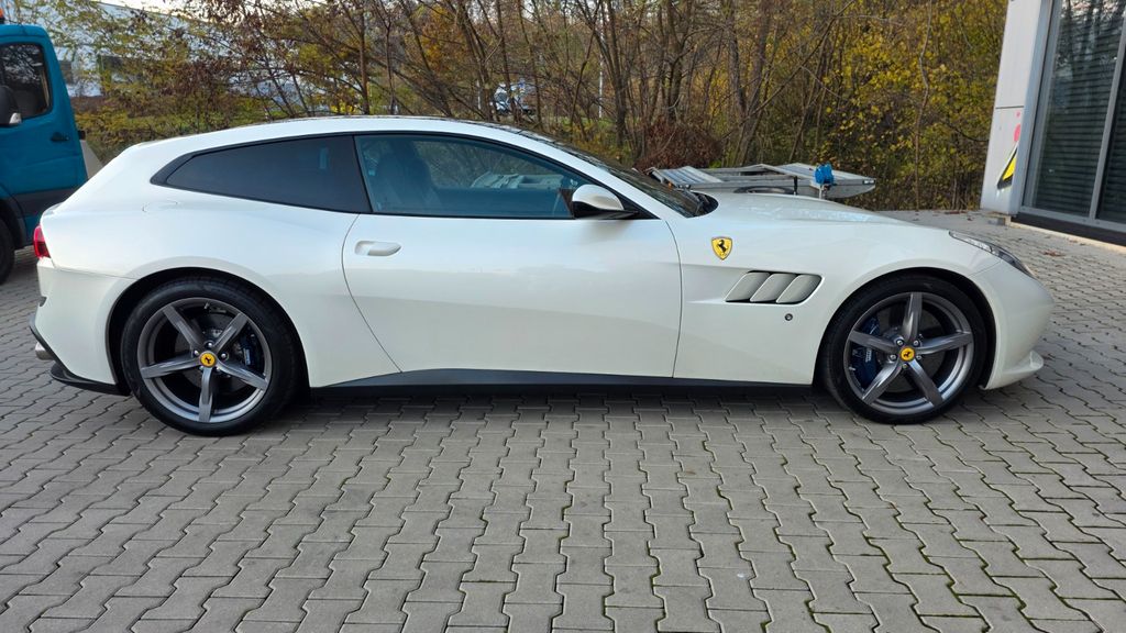 Ferrari GTC4Lusso 2016
