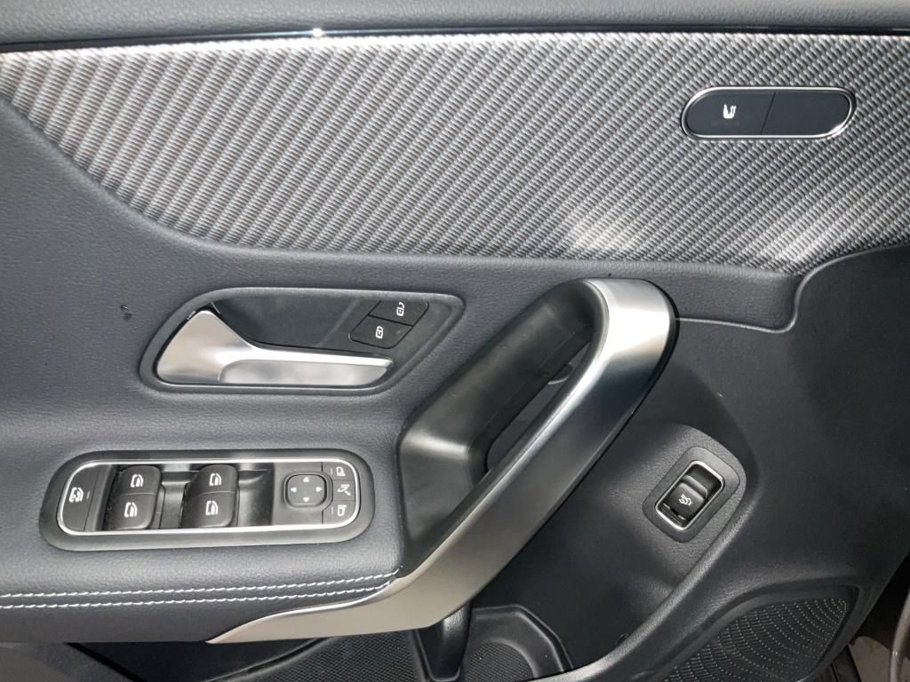 Mercedes-Benz CLA 180 2025