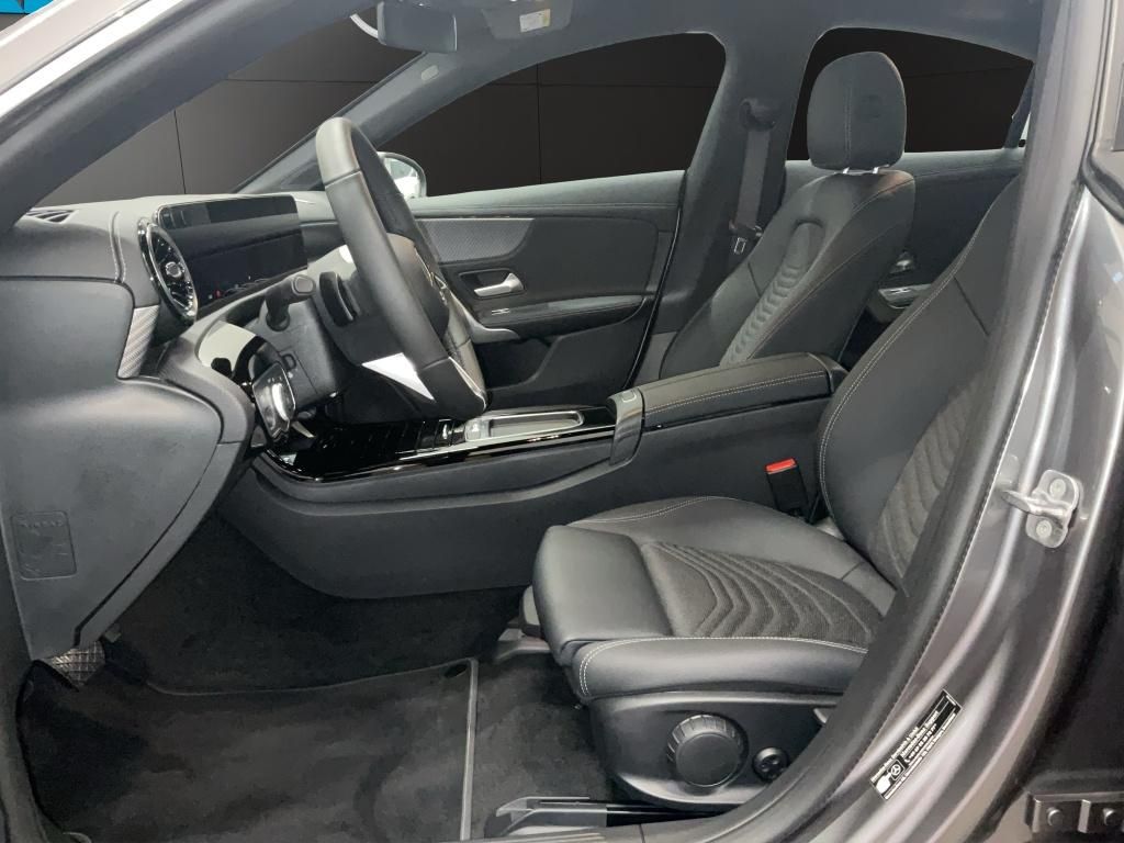 Mercedes-Benz CLA 180 2025