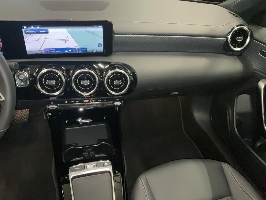 Mercedes-Benz CLA 180 2025