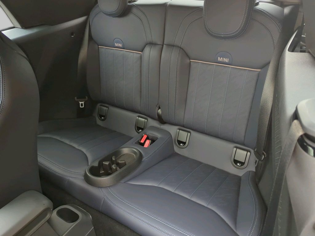 MINI Cooper Cabrio 2024