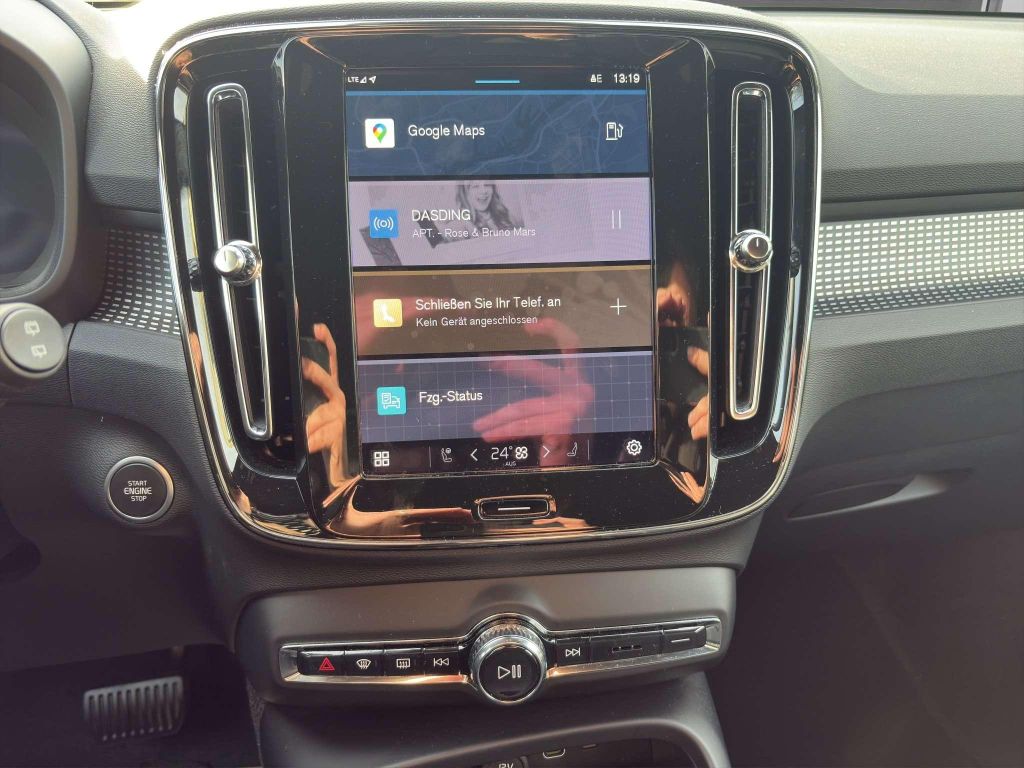 Volvo XC40 2025