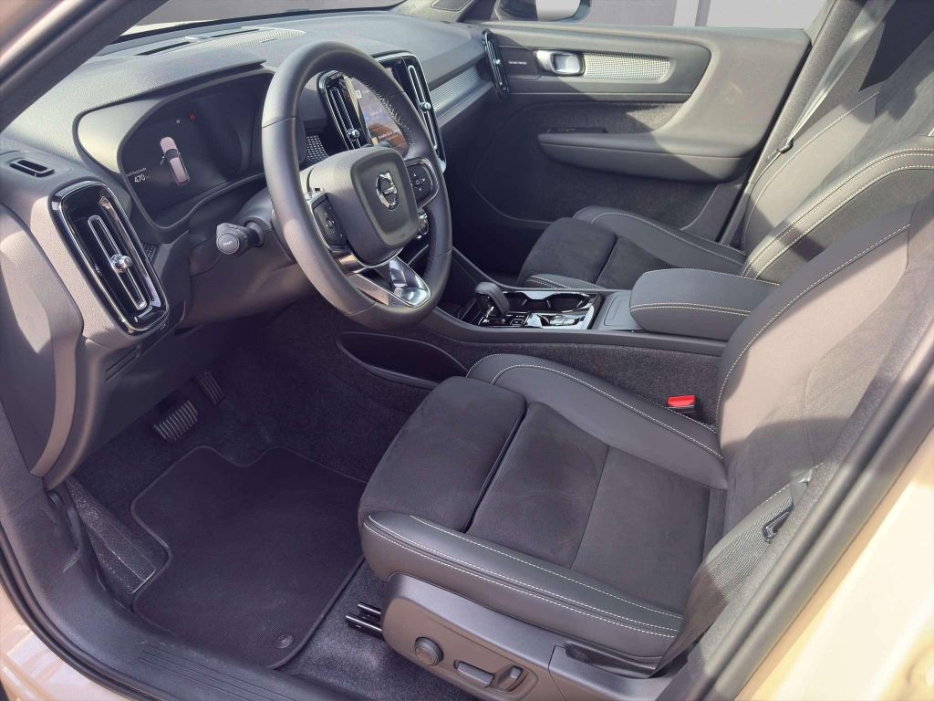 Volvo XC40 2025