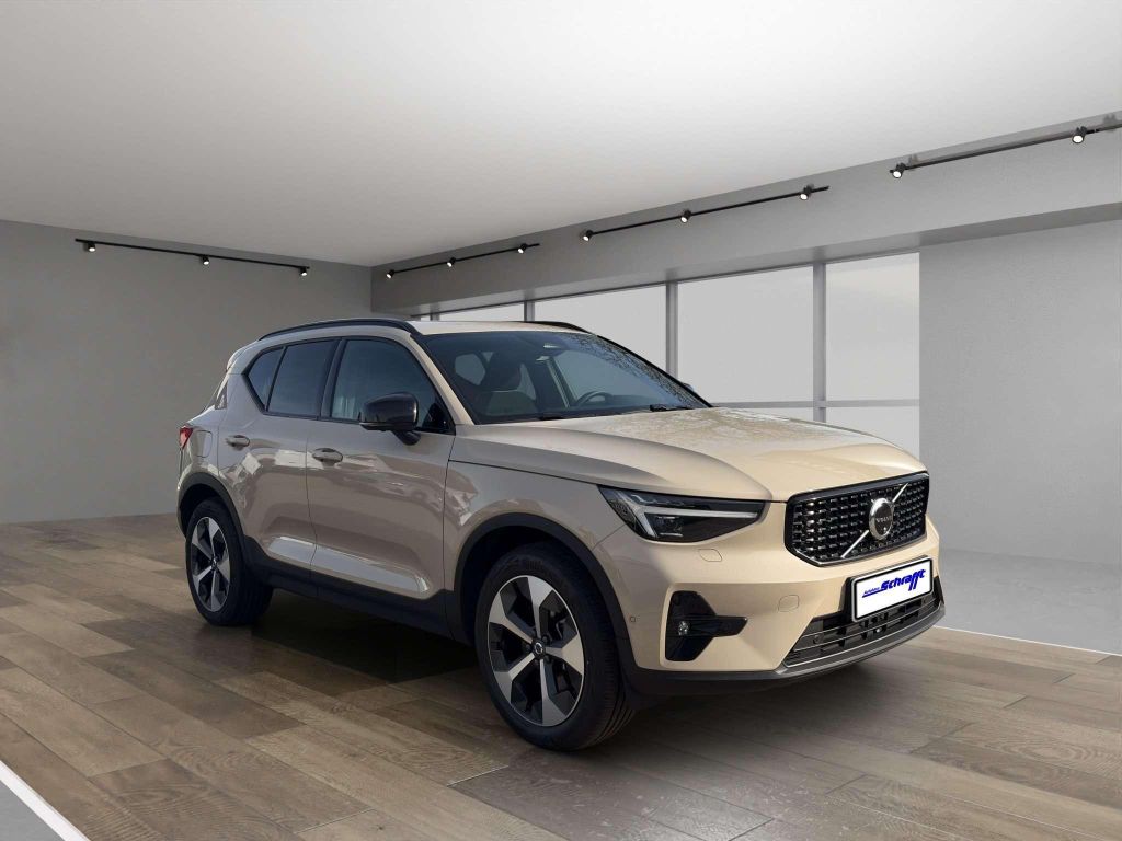 Volvo XC40 2025