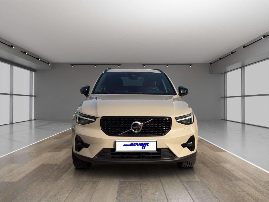 Volvo XC40 2025