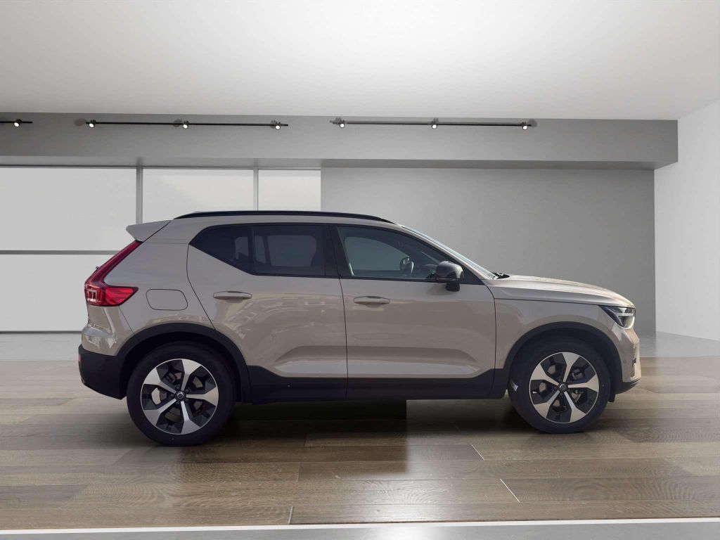 Volvo XC40 2025
