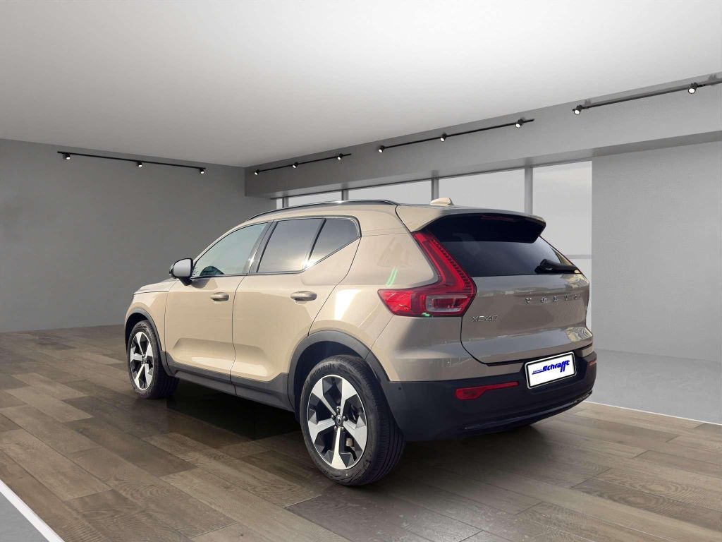 Volvo XC40 2025