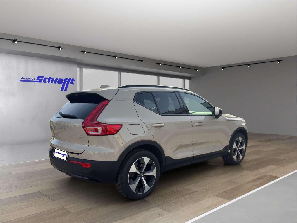 Volvo XC40 2025