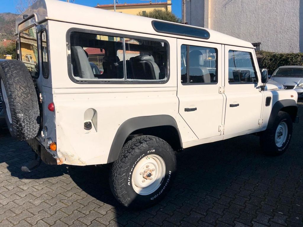 Land Rover Defender 2010