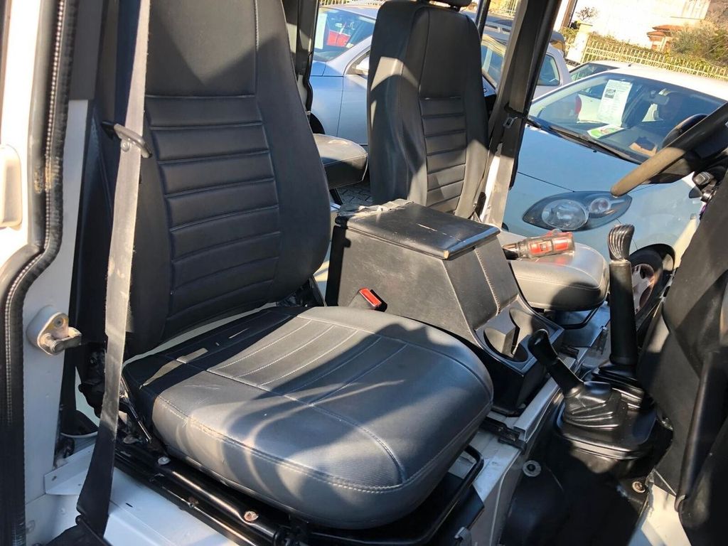 Land Rover Defender 2010