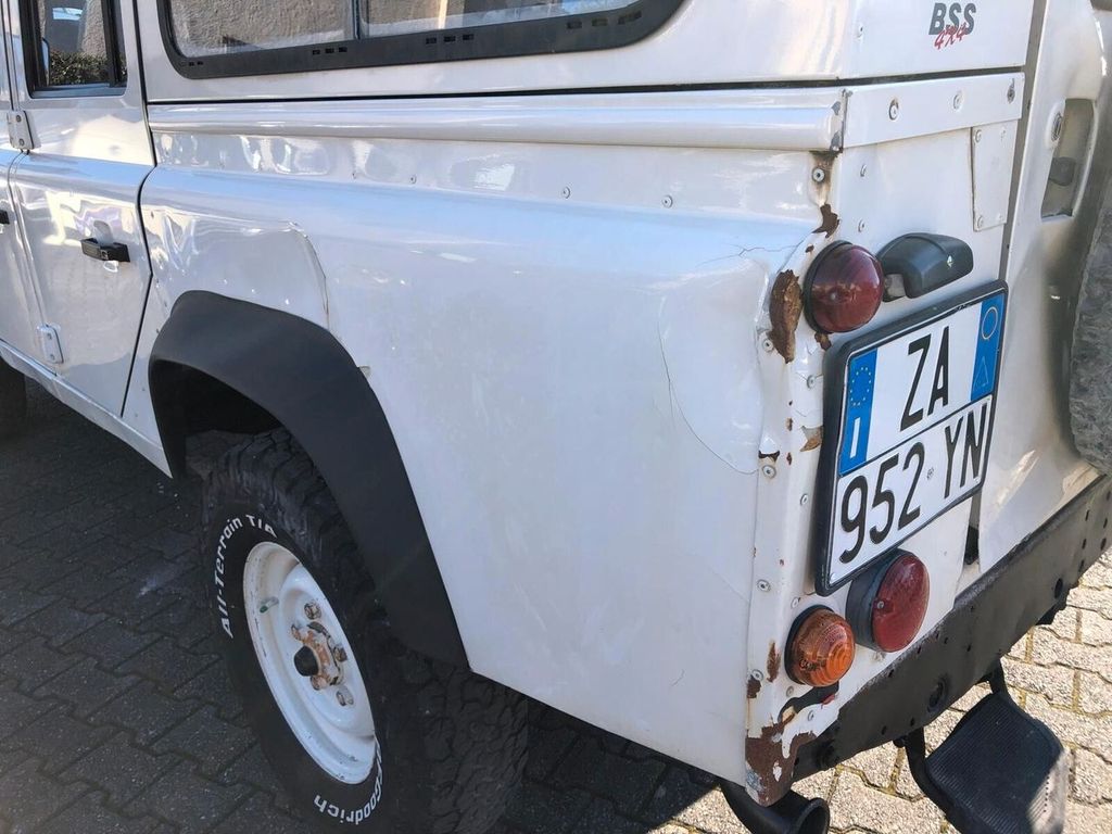 Land Rover Defender 2010