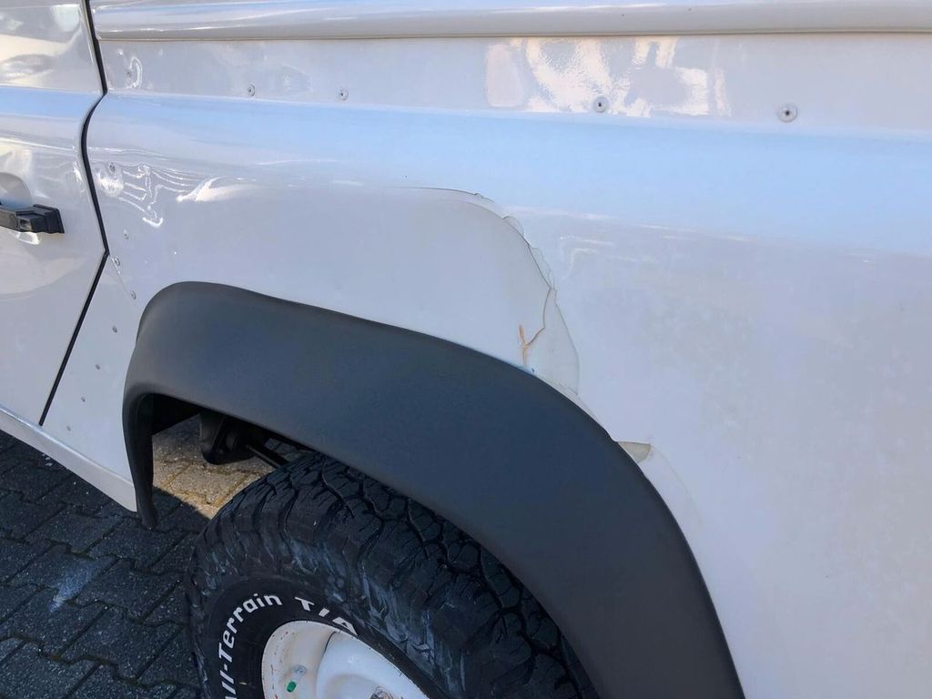 Land Rover Defender 2010