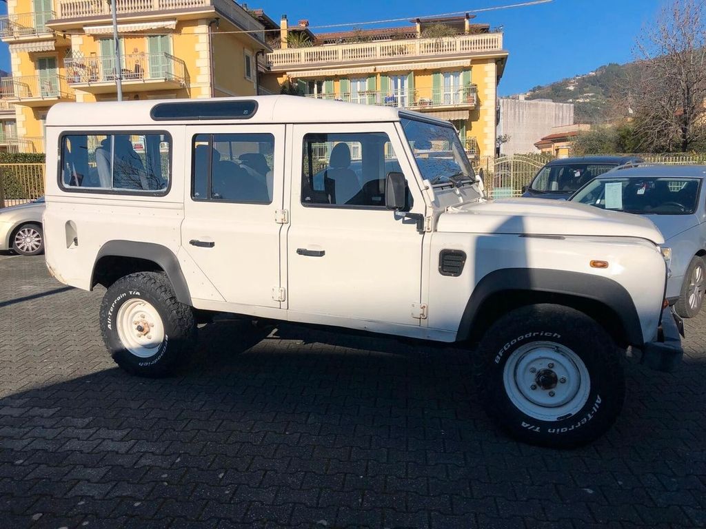 Land Rover Defender 2010
