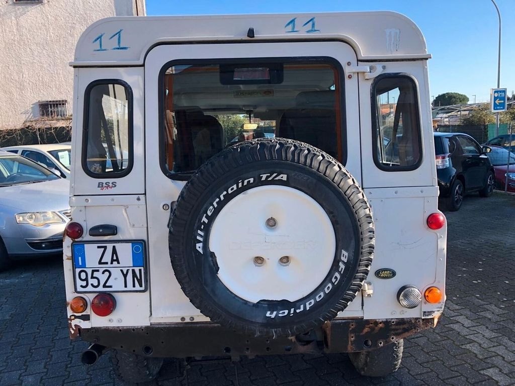 Land Rover Defender 2010