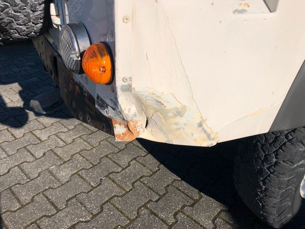 Land Rover Defender 2010