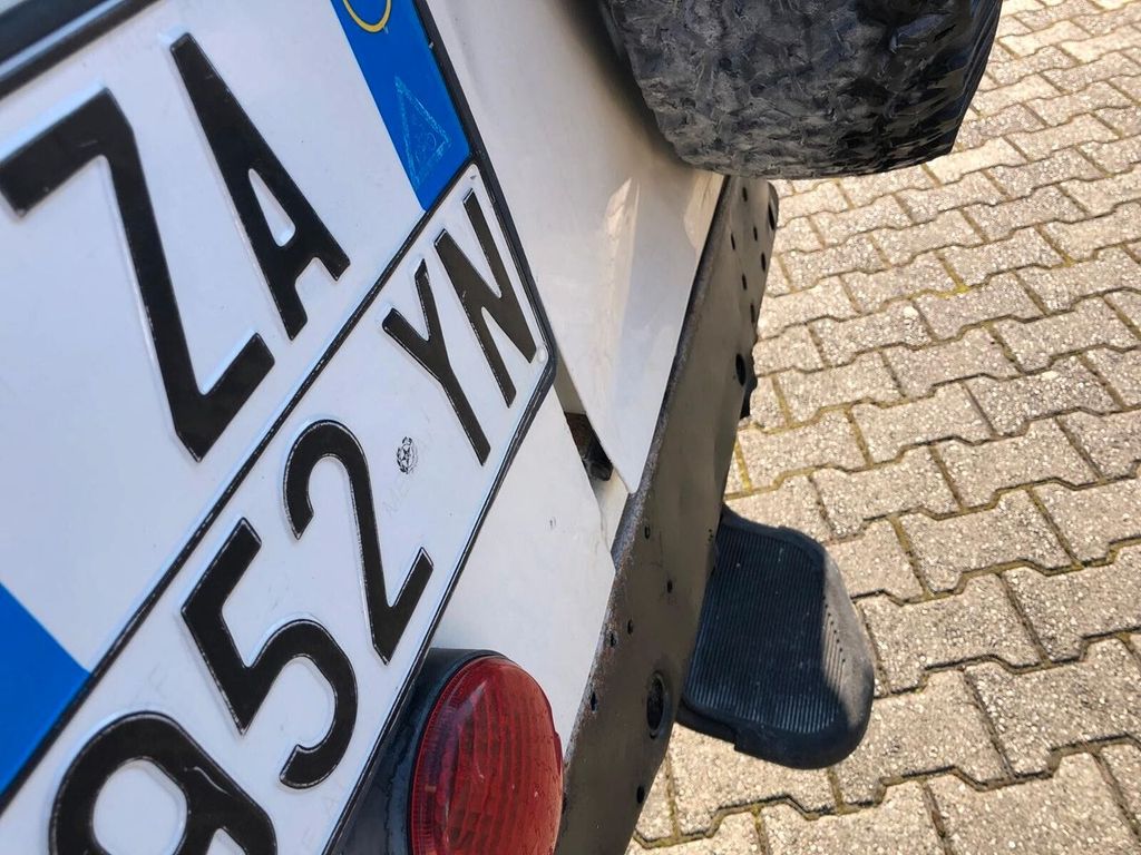 Land Rover Defender 2010