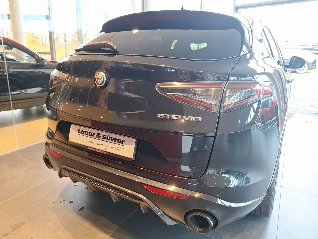 Alfa Romeo Stelvio 2023