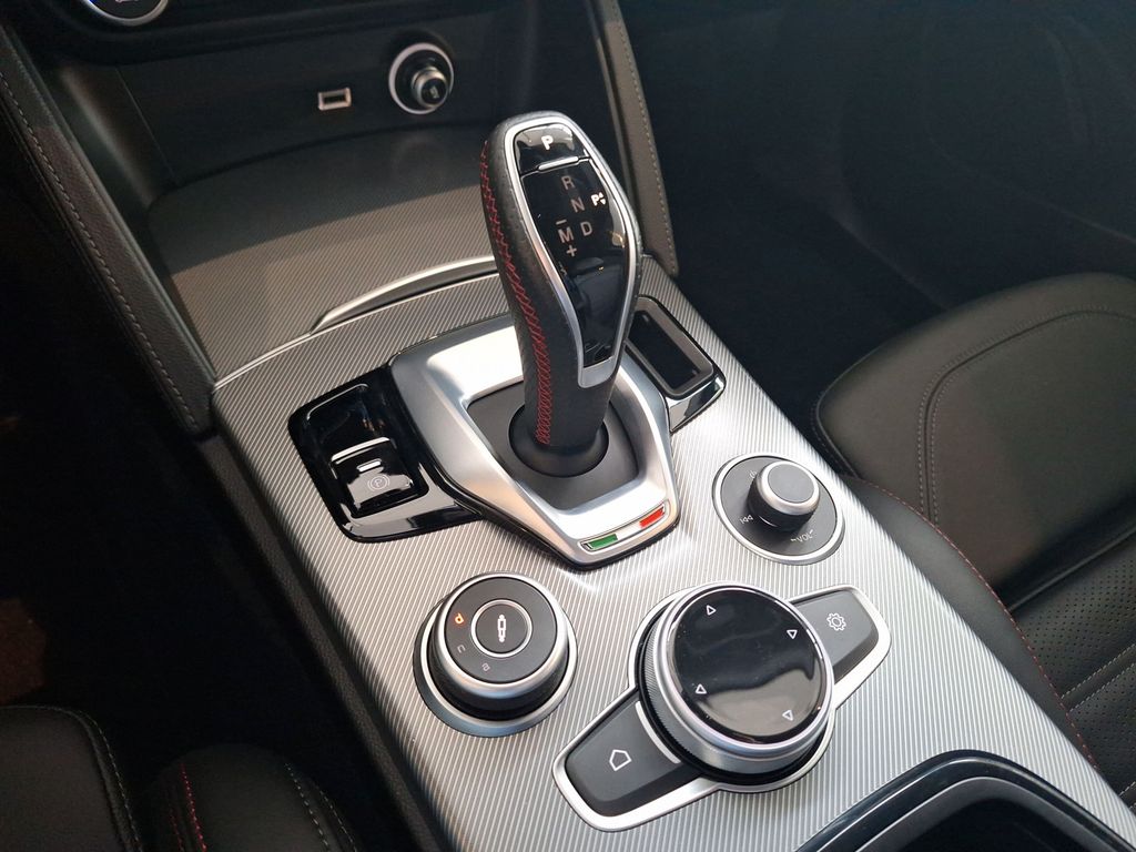 Alfa Romeo Stelvio 2023