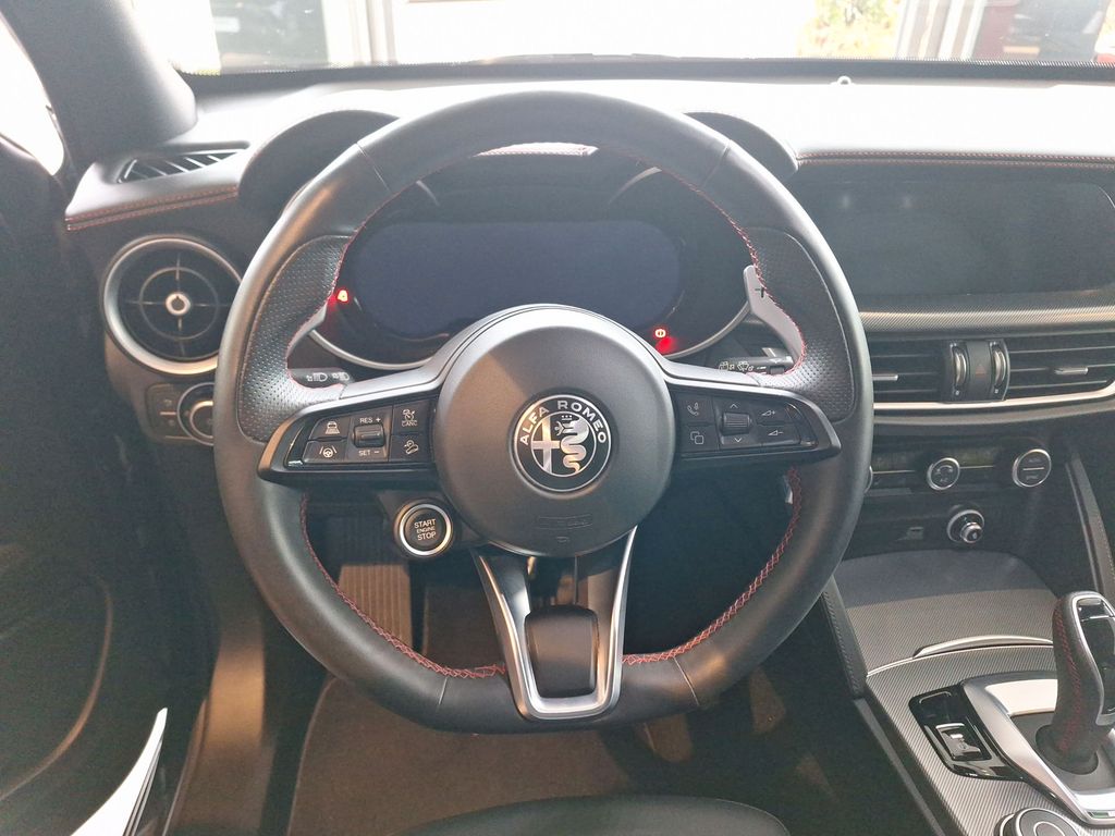 Alfa Romeo Stelvio 2023