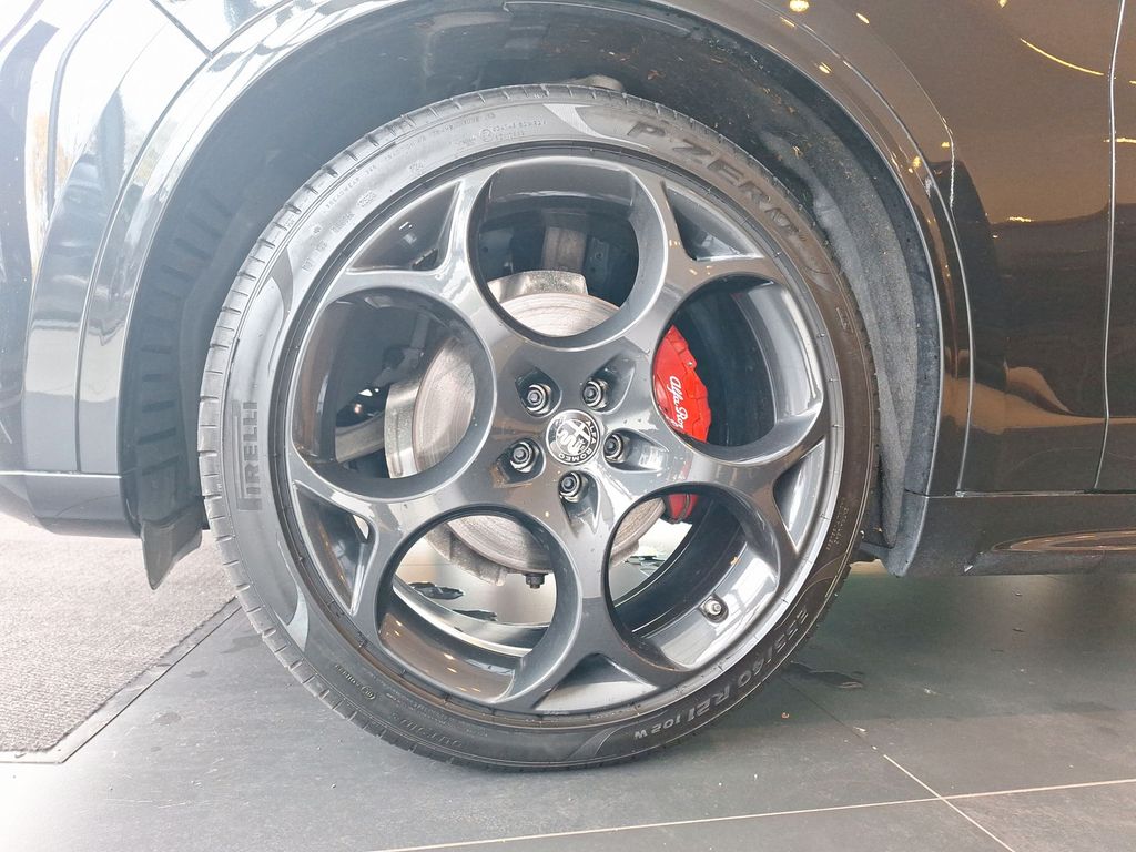 Alfa Romeo Stelvio 2023