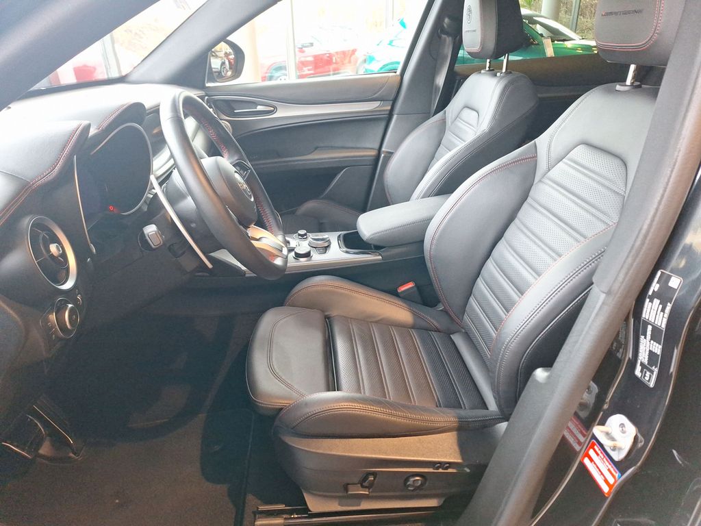 Alfa Romeo Stelvio 2023