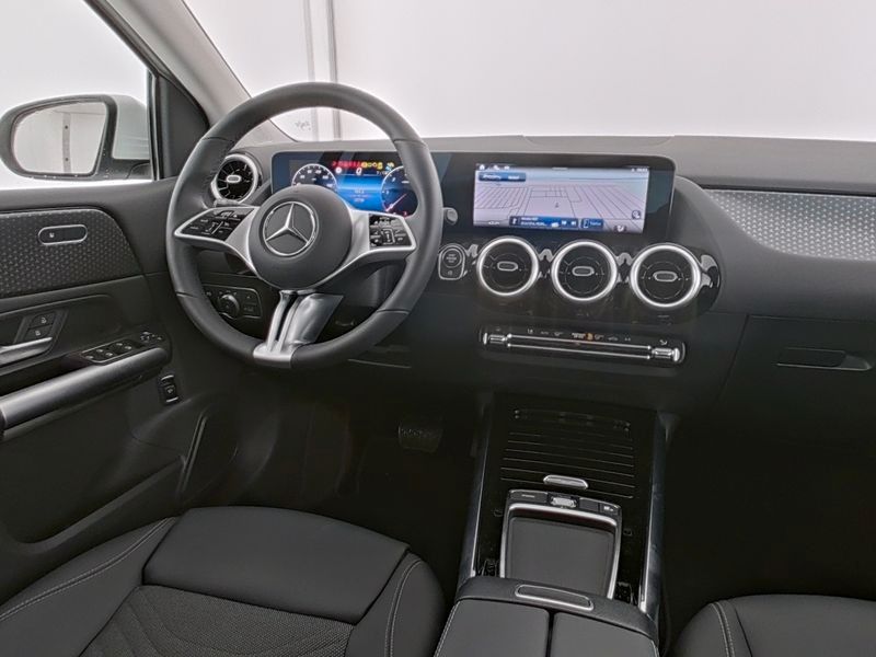 Mercedes-Benz B 200 2024