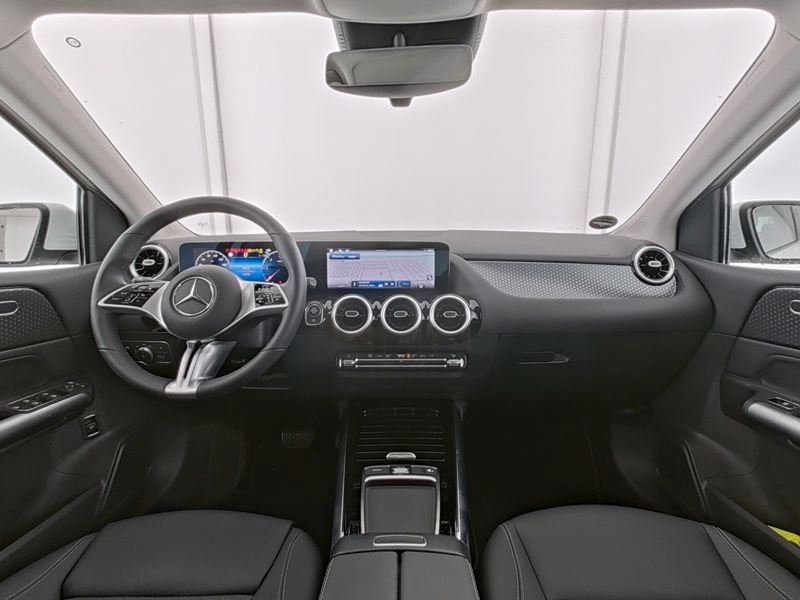 Mercedes-Benz B 200 2024