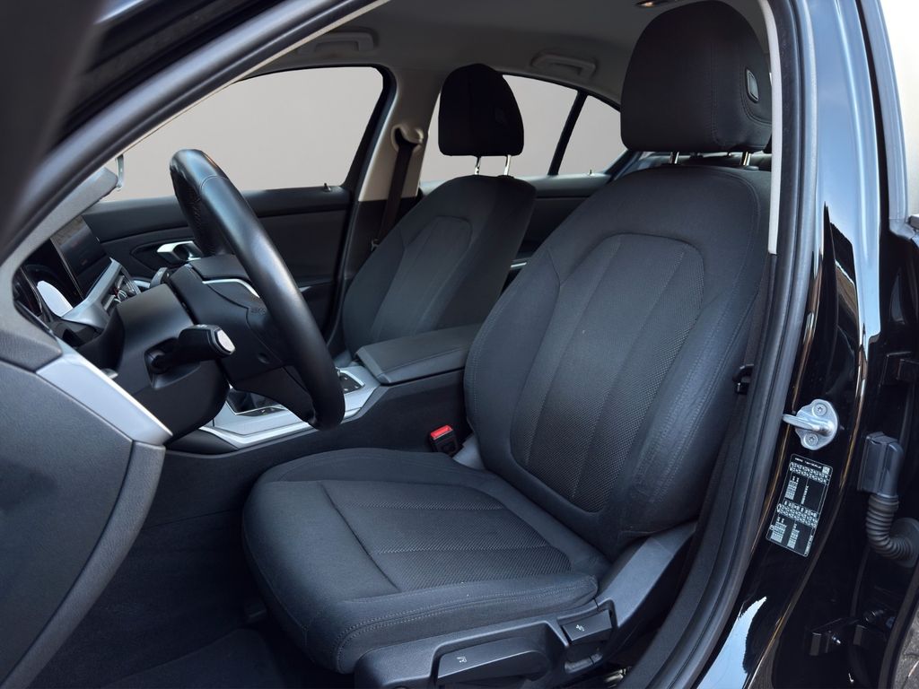 BMW 318 2019
