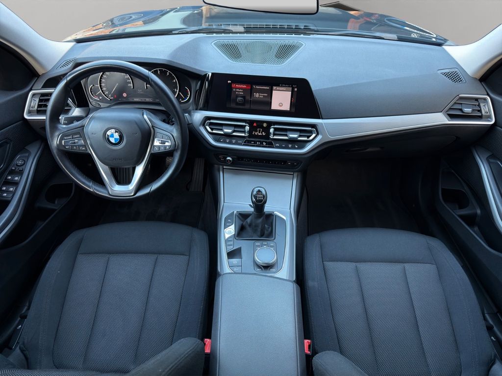 BMW 318 2019