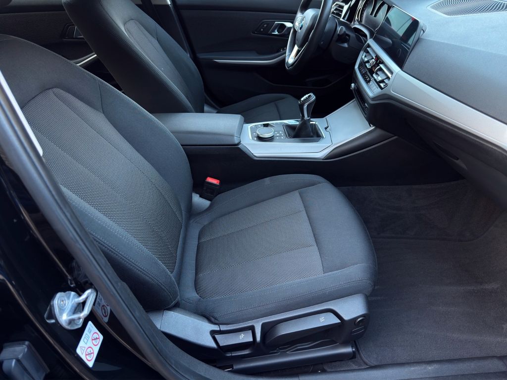 BMW 318 2019
