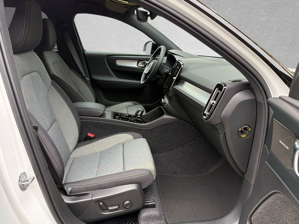 Volvo XC40 2025