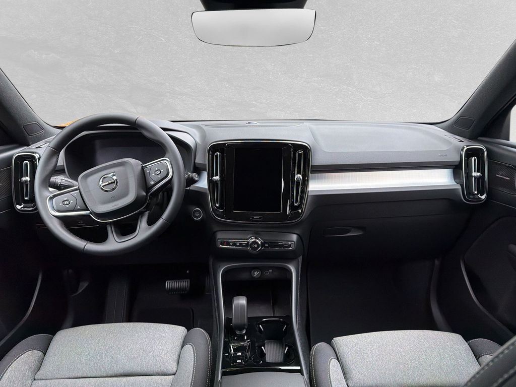 Volvo XC40 2025