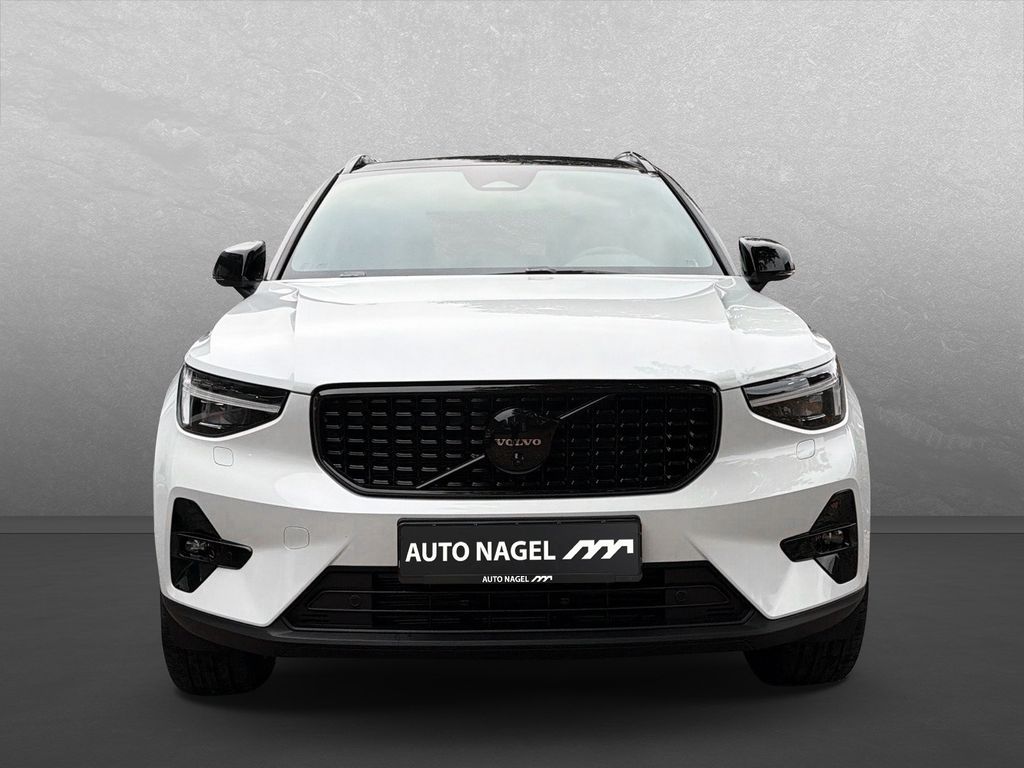 Volvo XC40 2025